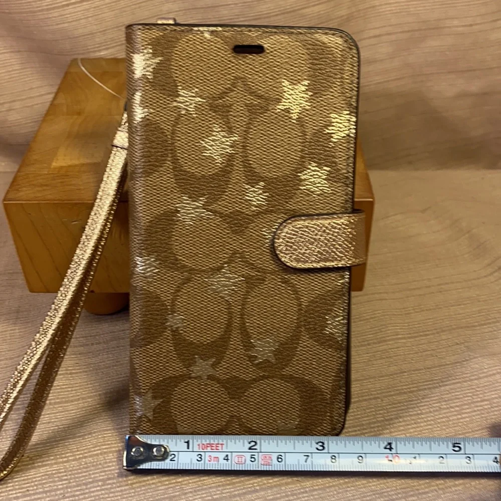 NWT Coach iPhone cover case w/detachable leash